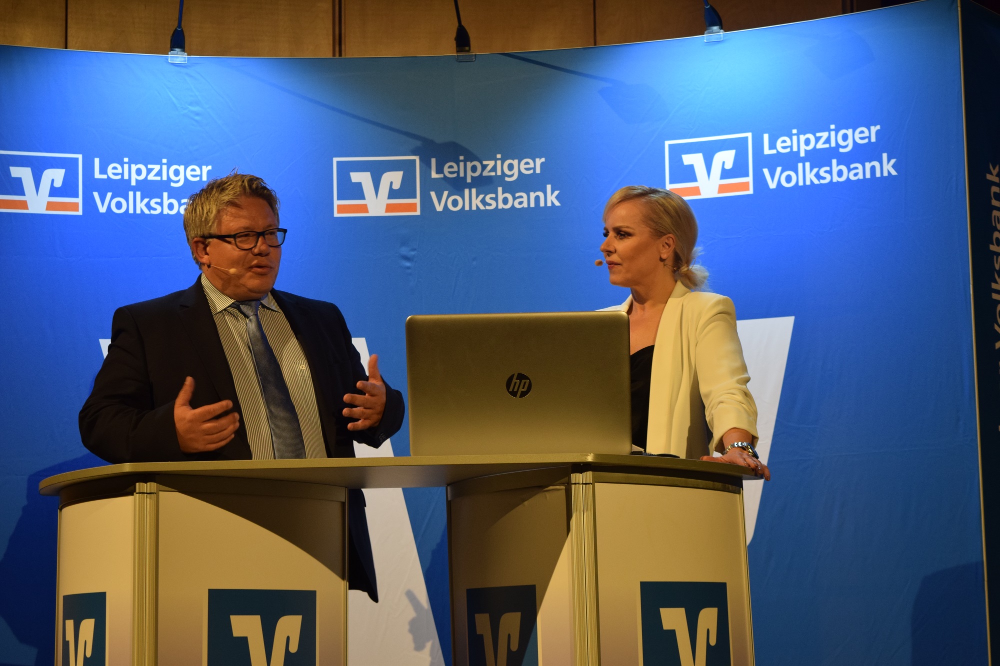 Jörg Henning von der R+V im Gespräch mit Diana Schell 