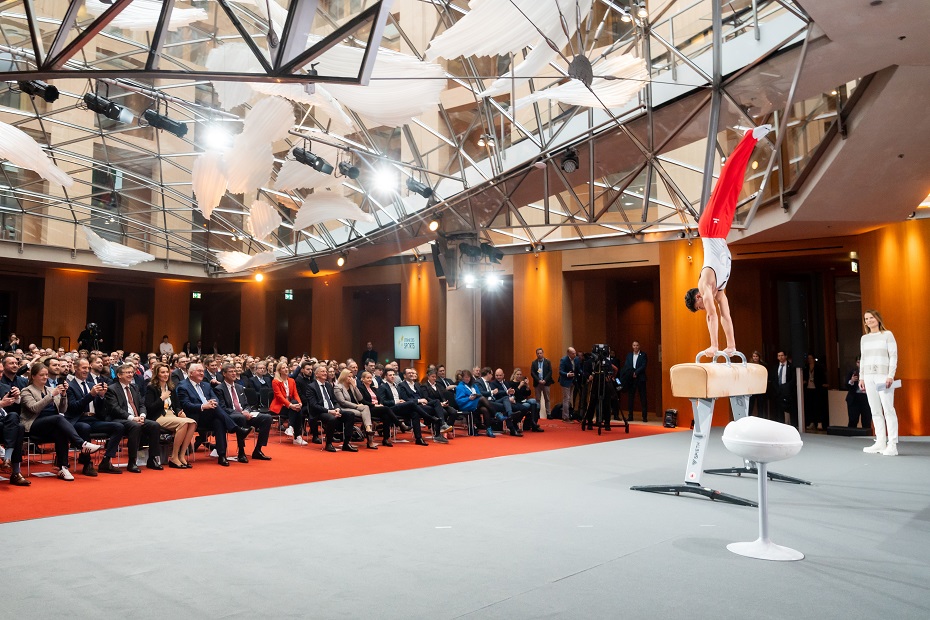 Turn-Einlage von Milan Hosseini, deutscher Nachwuchsturner von der TG Böckingen.